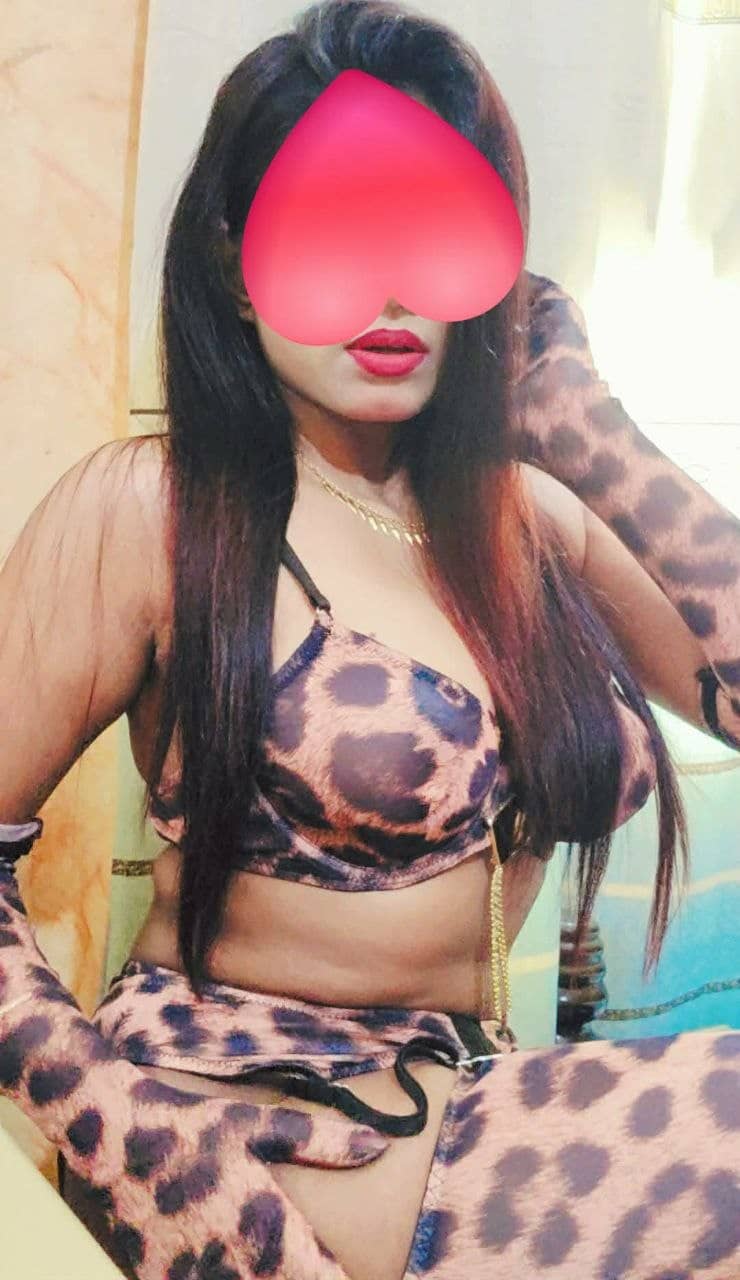 আইশা প্রোফাইল ছবি