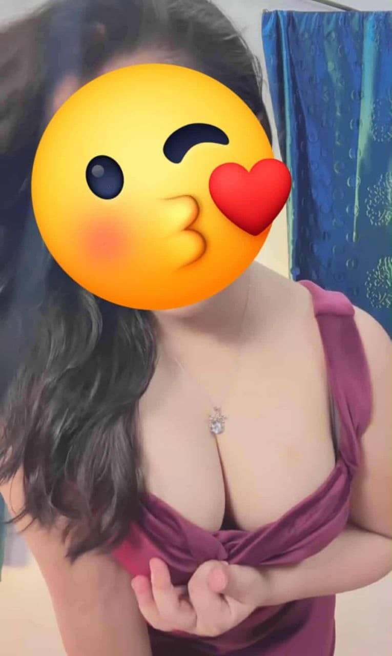 এশা প্রোফাইল ছবি